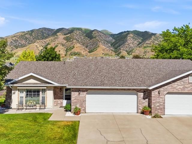 Townhouse for sale in Cache, Utah