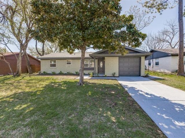 House for sale in Farmers Branch, Texas