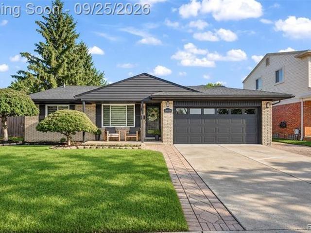 House for sale in Silver Village, Livonia