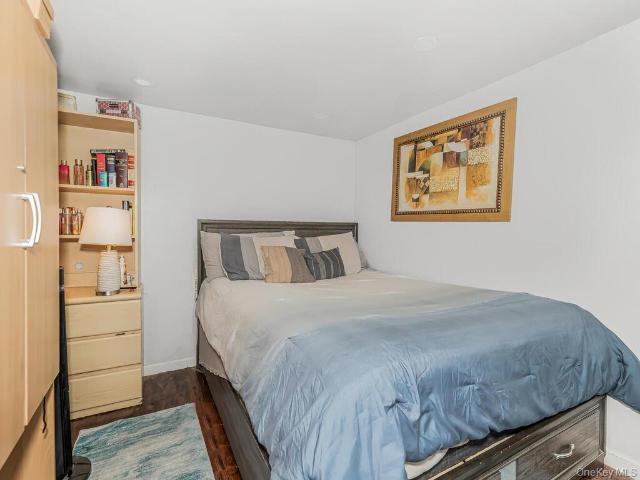 House for sale in The Bronx, Arverne