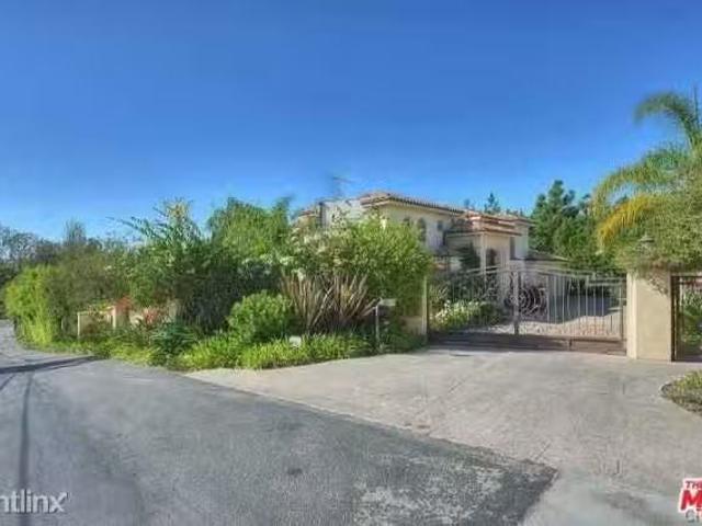 House for sale in Glendale
