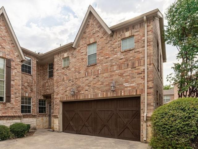 Townhouse for sale in Grand Prairie, Texas