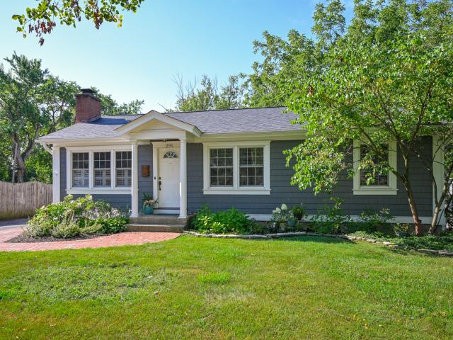 House for sale in Glen Ellyn, Illinois