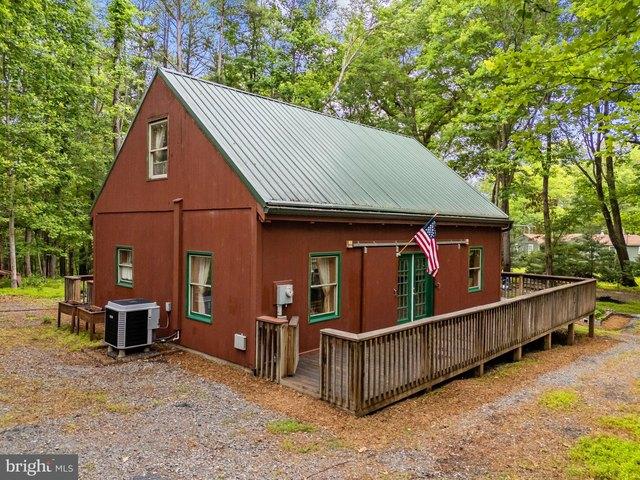 House for sale in Berkeley Springs, West Virginia