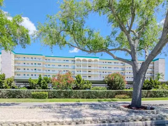 Condo for sale in Saint Petersburg Condo for sale in Saint Petersburg