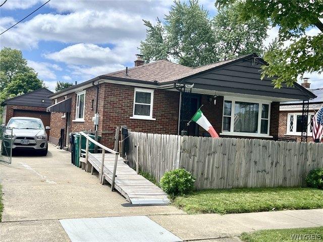 House for sale in City of Niagara Falls, Niagara County