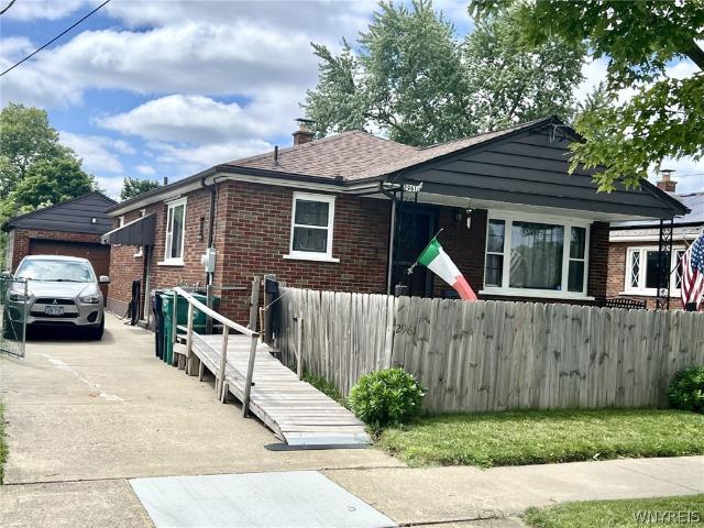 House for sale in Niagara, New York