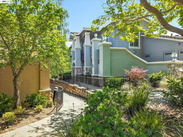 Condo for sale in Walnut Creek, California