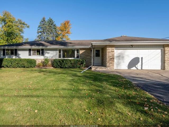 House for sale in Oshkosh, Winnebago County