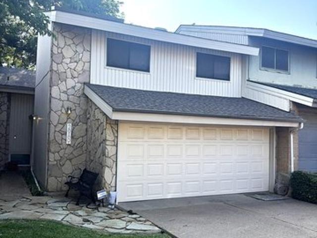 Townhouse for sale in Carrollton, Texas