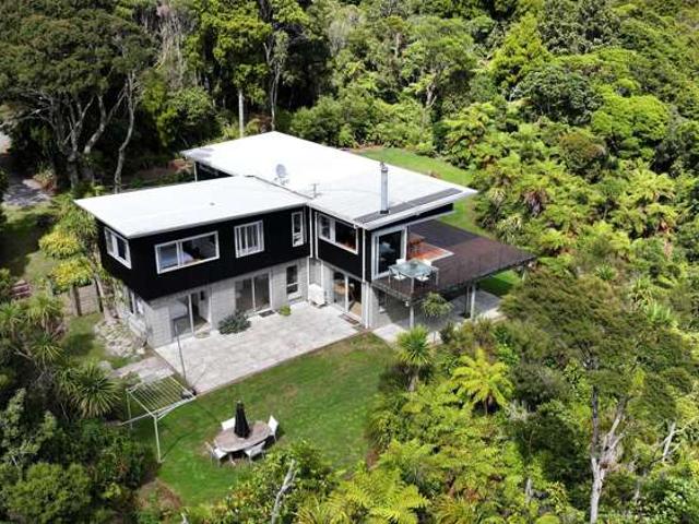 House for sale in Piha
