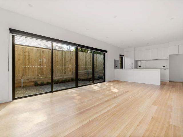 Townhouse for rent in Macleod, Melbourne