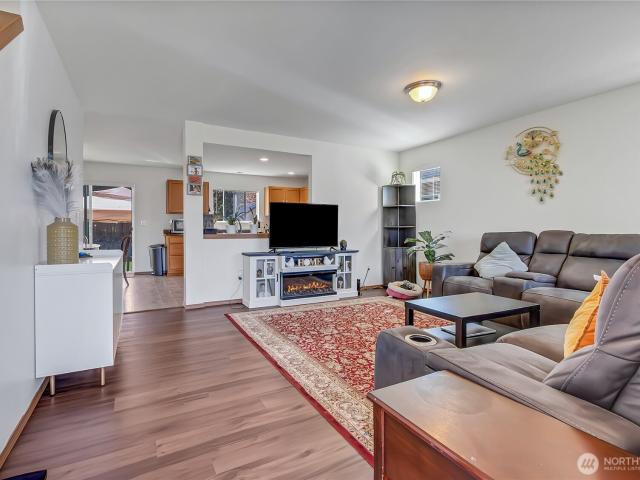 House for sale in Black Diamond, Washington
