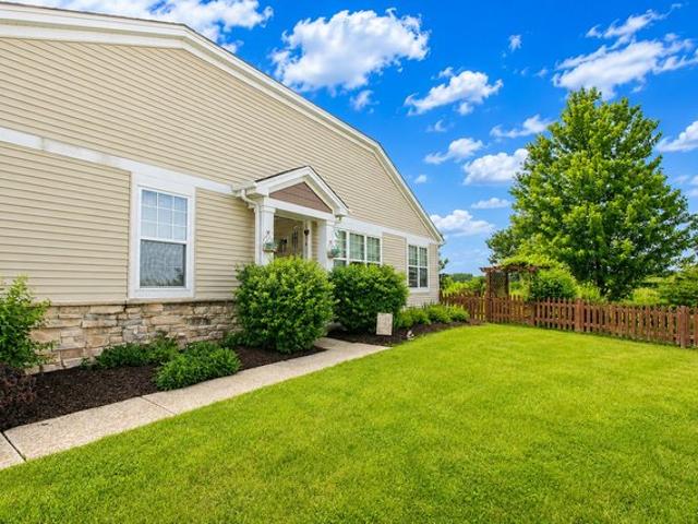 Townhouse for sale in Mchenry, Illinois