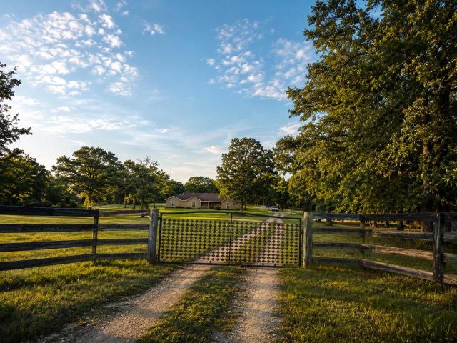 House for sale in Milam, Texas