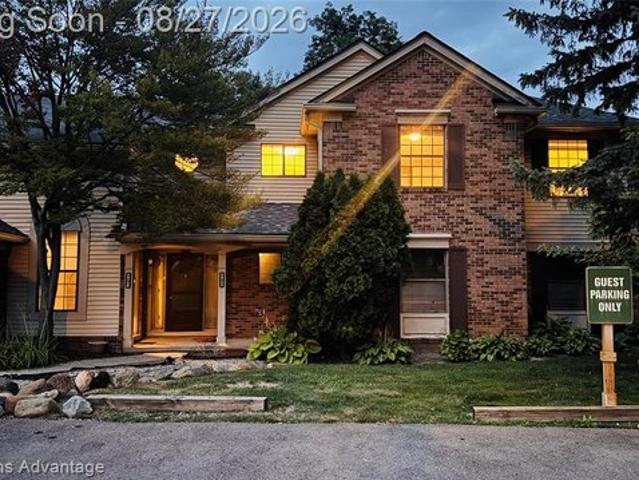 Townhouse for sale in Commerce Township, Michigan
