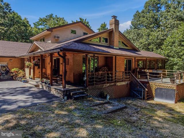 House for sale in Berkeley Springs, West Virginia
