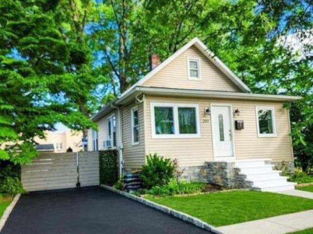 House for sale in Avenel, New Jersey
