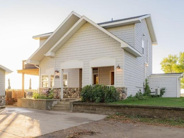House for sale in Jamestown, Stutsman County