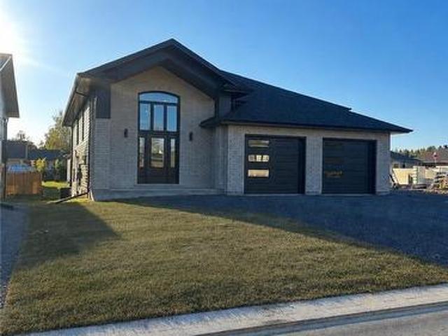 House for sale in Chelmsford, Greater Sudbury