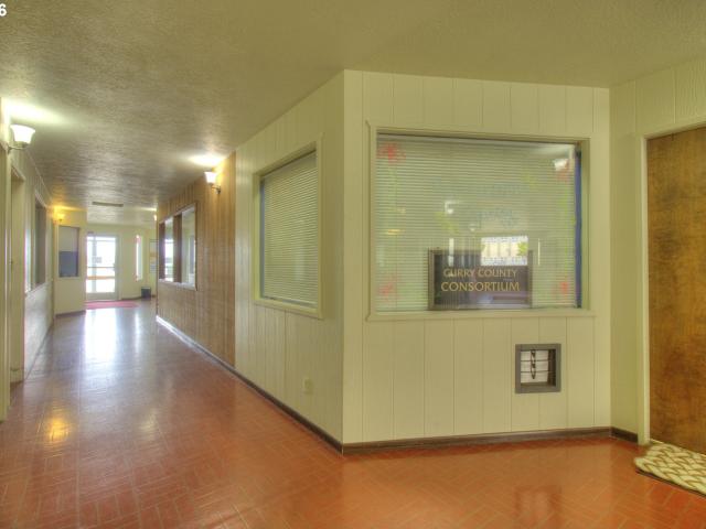 Commercial for sale in Oregonia