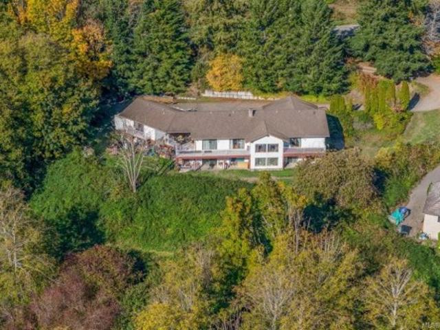 House for sale in Nanoose Bay, British Columbia