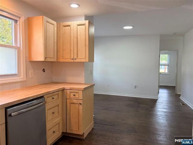 Duplex for rent in Teaneck, New Jersey