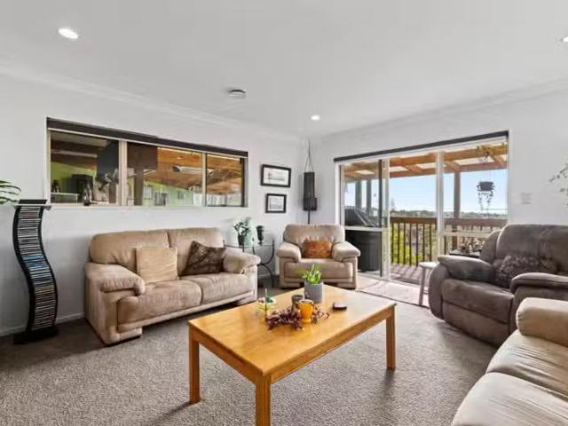 House for sale in Wairau Valley