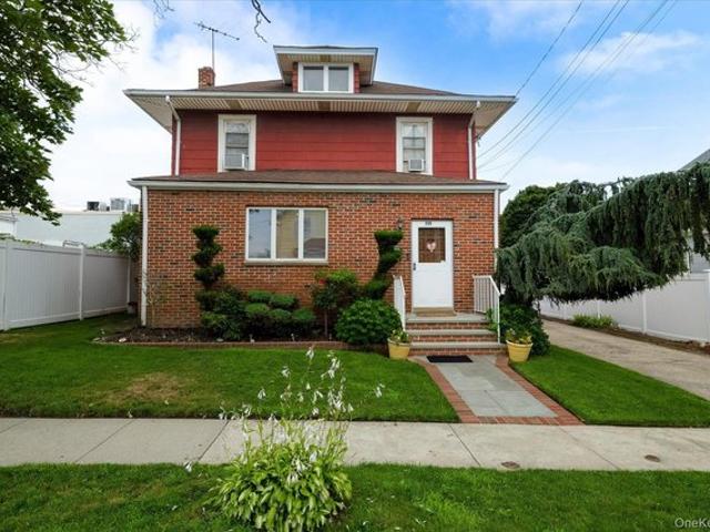 House for sale in North Lawrence, Village of Lawrence