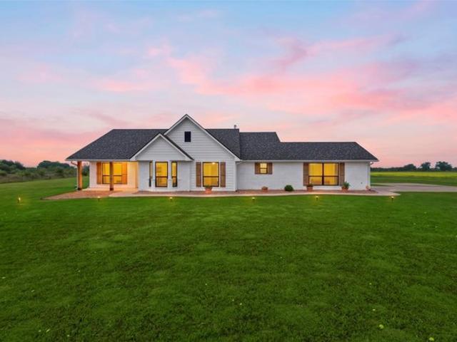 House for sale in Ellis, Texas