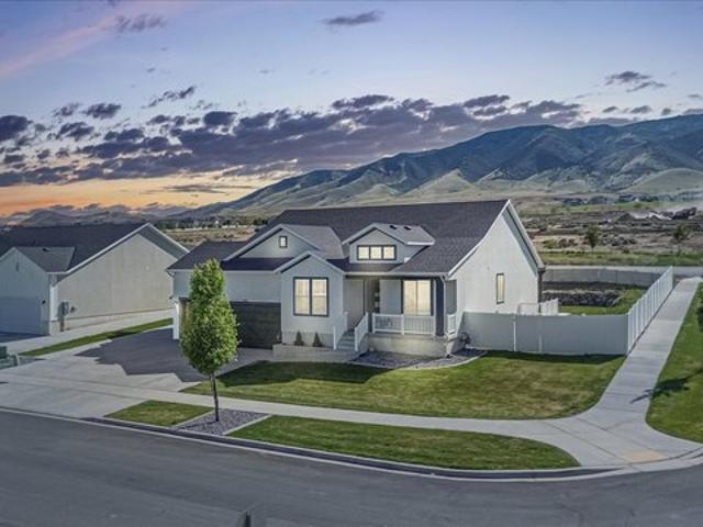 House for sale in Saratoga Springs, Utah