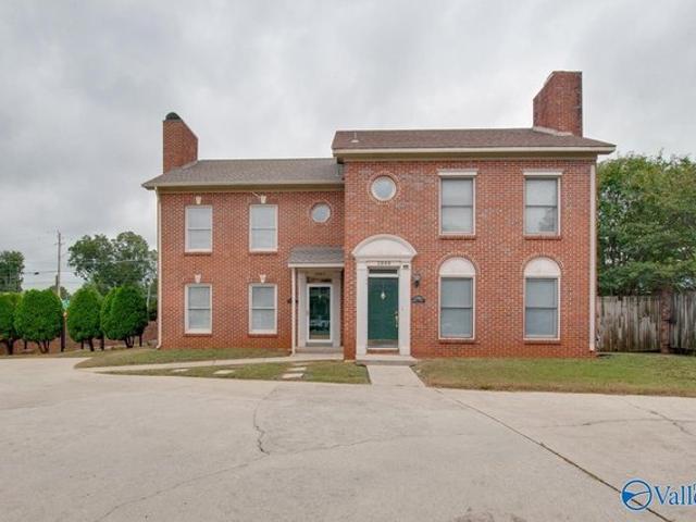 Townhouse for sale in Huntsville, Alabama