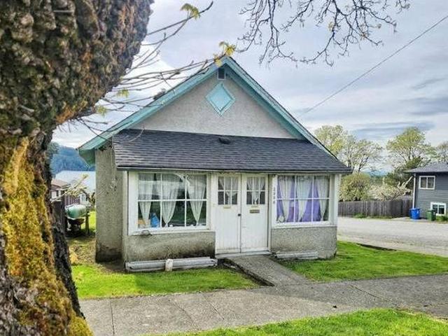House for sale in Clayoquot, British Columbia