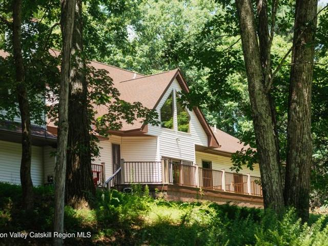 House for sale in Ruby, Lake Katrine