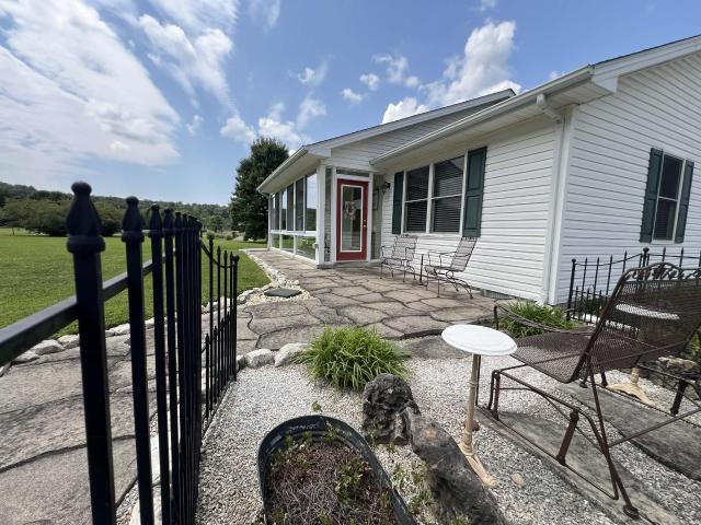 House for sale in Irvine, Kentucky