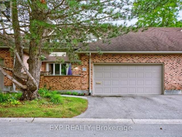 Townhouse for sale in Arva, Ontario