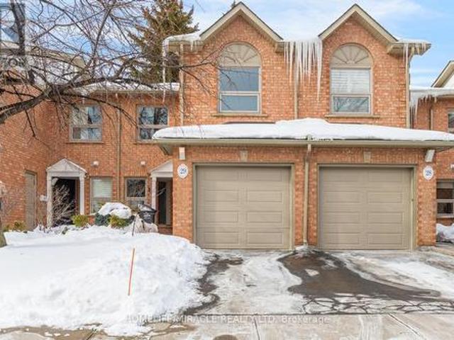 Townhouse for sale in Oakville, Ontario