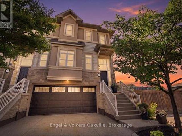 Townhouse for sale in Ancaster, Ontario