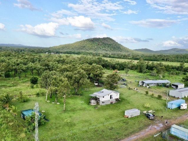 Cottage for sale in Woodstock, Queensland