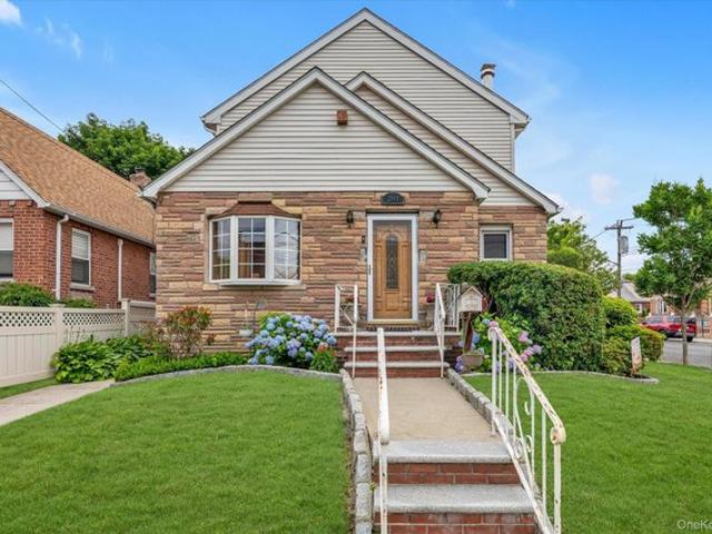 House for sale in Queens, Arverne