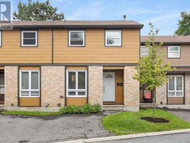 Townhouse for rent in Convent Glen South, Ottawa
