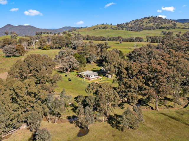 Cottage for sale in Goughs Bay, Victoria