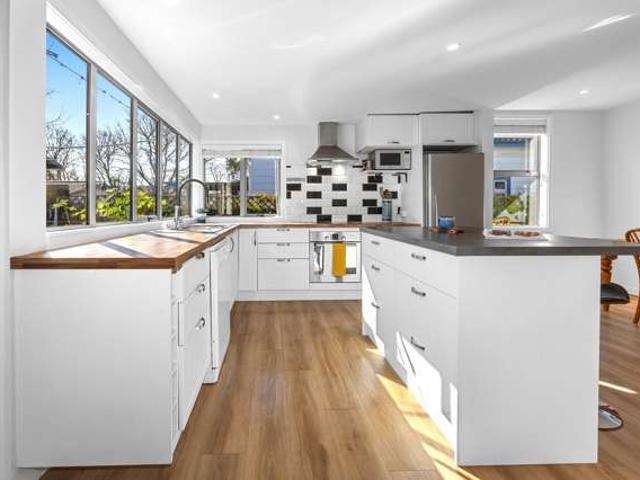 House for sale in Chaslands, Canterbury
