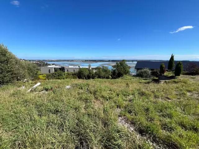 House for sale in Chaslands, Canterbury
