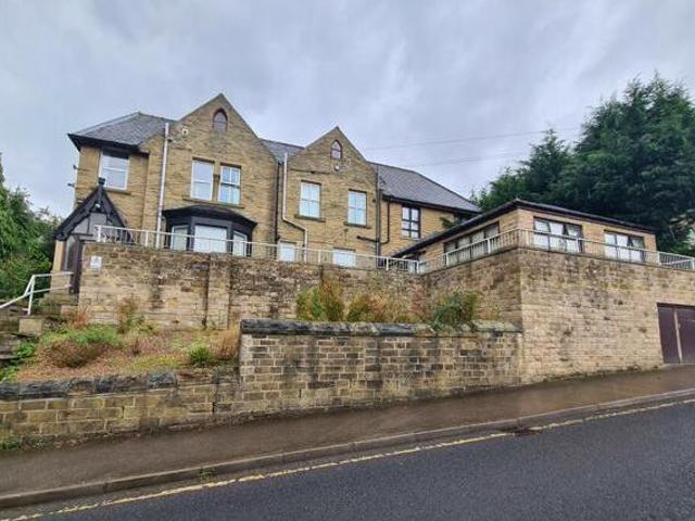 House for sale in Huddersfield, West Yorkshire