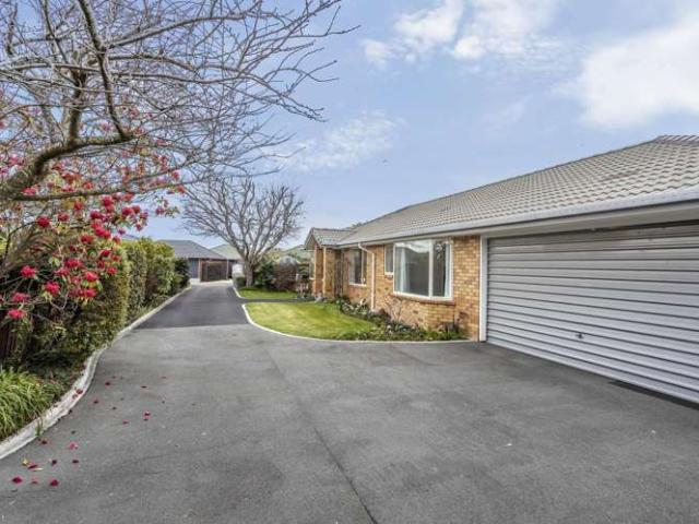 House for sale in Chaslands, Canterbury