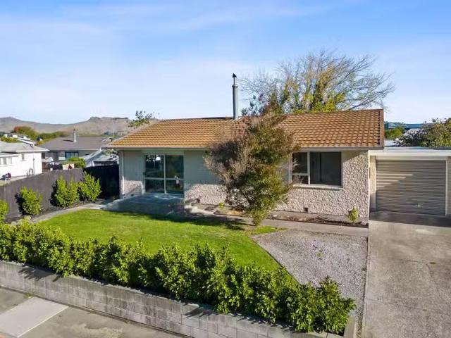 House for sale in Chaslands, Canterbury