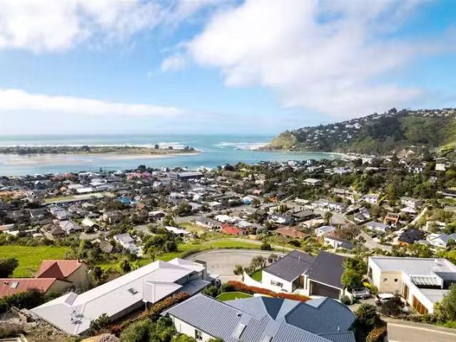 House for sale in Chaslands, Canterbury
