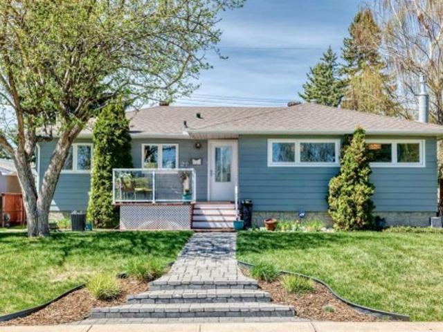 House for sale in Charleswood, Calgary