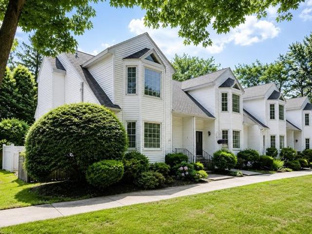 Condo for sale in Weymouth, Norfolk County